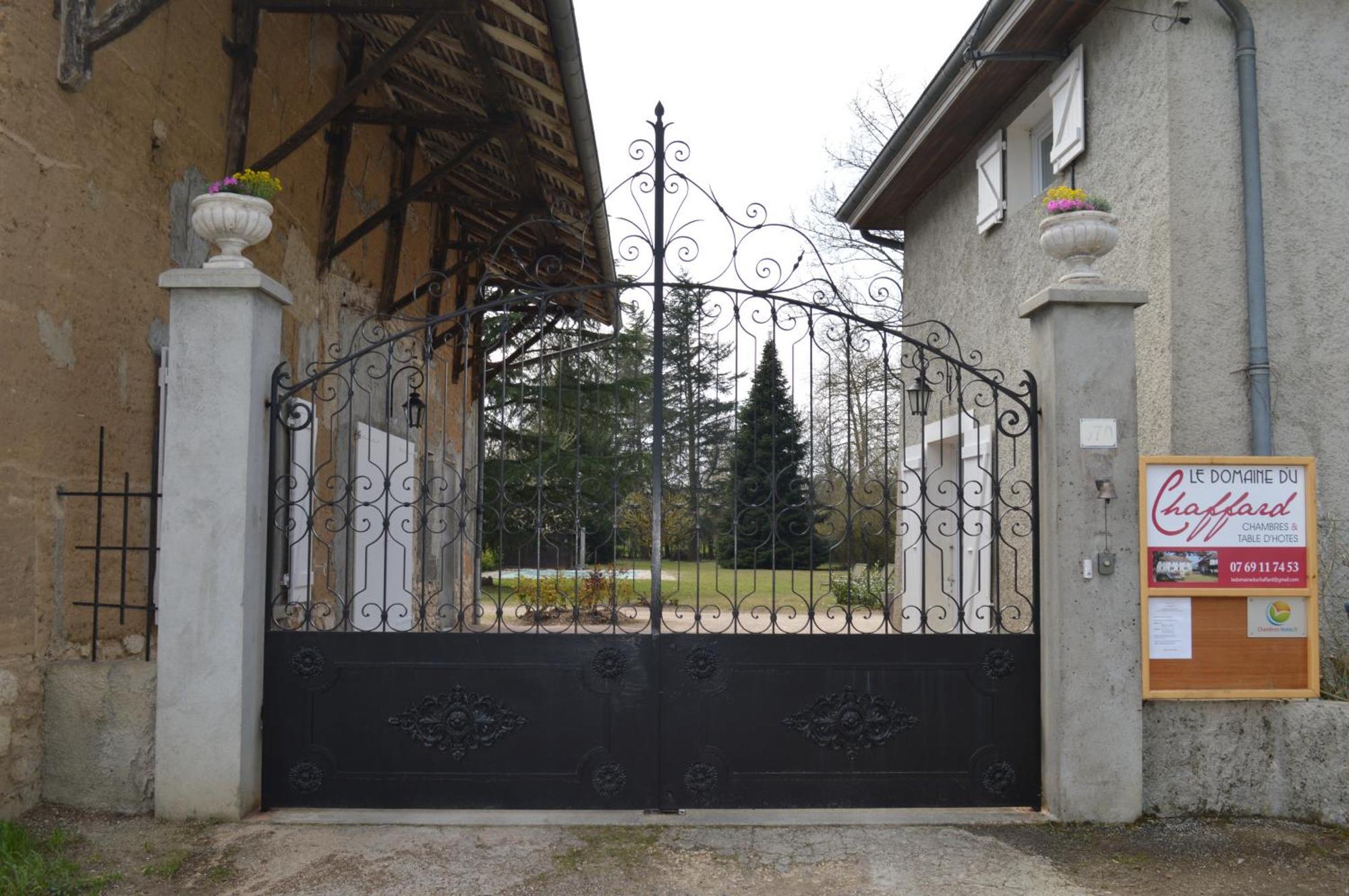 Le Domaine Du Chaffard Bed & Breakfast Les Avenières Exterior foto